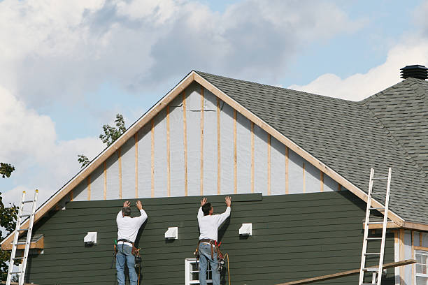 Professional Siding Installation technician working in Hicksville, OH
